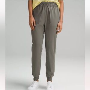 NWOT Lululemon high-rise, stretch joggers, size 4